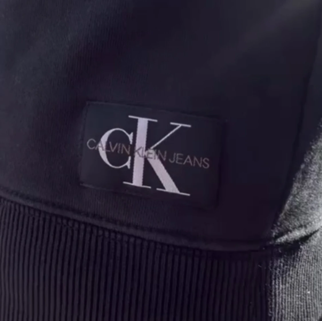 Svart hoodie från Calvin Klein Jeans - 3