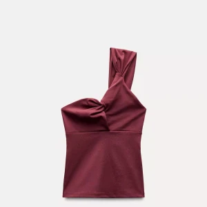 Zara topp - Säljer då den inte kommer till användning💞 använd fåtal gånger och finns inte längre att köpa på zara. Skriv för fler bilder 