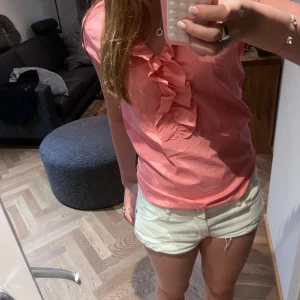 Rosa topp - Snygg rosa topp med normal passform,Perfekt för varma dagar eller till fest. Är i m men passar en s