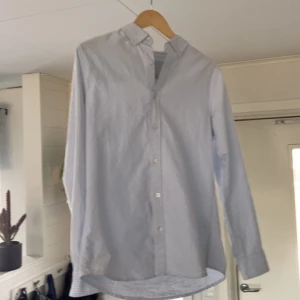 Linneskjorta  - 🔵Linneskjorta i bra skick, storlek S, hör av er vid funderingar 🤝