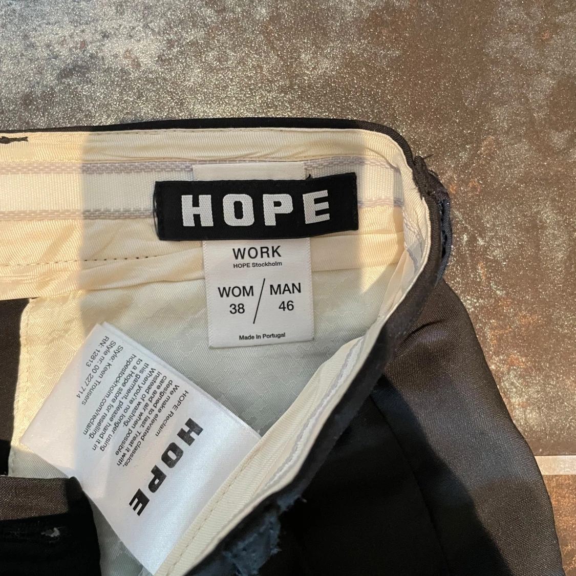 Svarta kostymbyxor från HOPE - 1