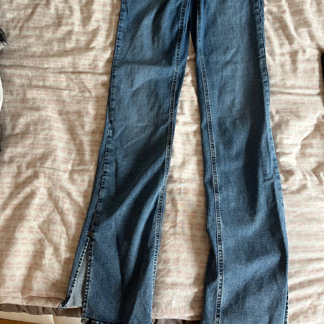 Blå jeans med slits - 1
