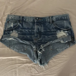Blå jeansshorts från One Teaspoon - Säljer ett par jätte fina short från One Teaspoon ❤️❤️ 