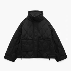 Svart jacka från Zara - Knappt använd höst/vår jacka som inte går att köpa längre, den är i bra skick men kommer inte till användning💕