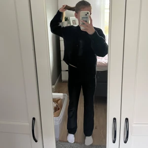 Utsvängda tränings thigts  - Fina utsvänga tränings thigts från Nike!!