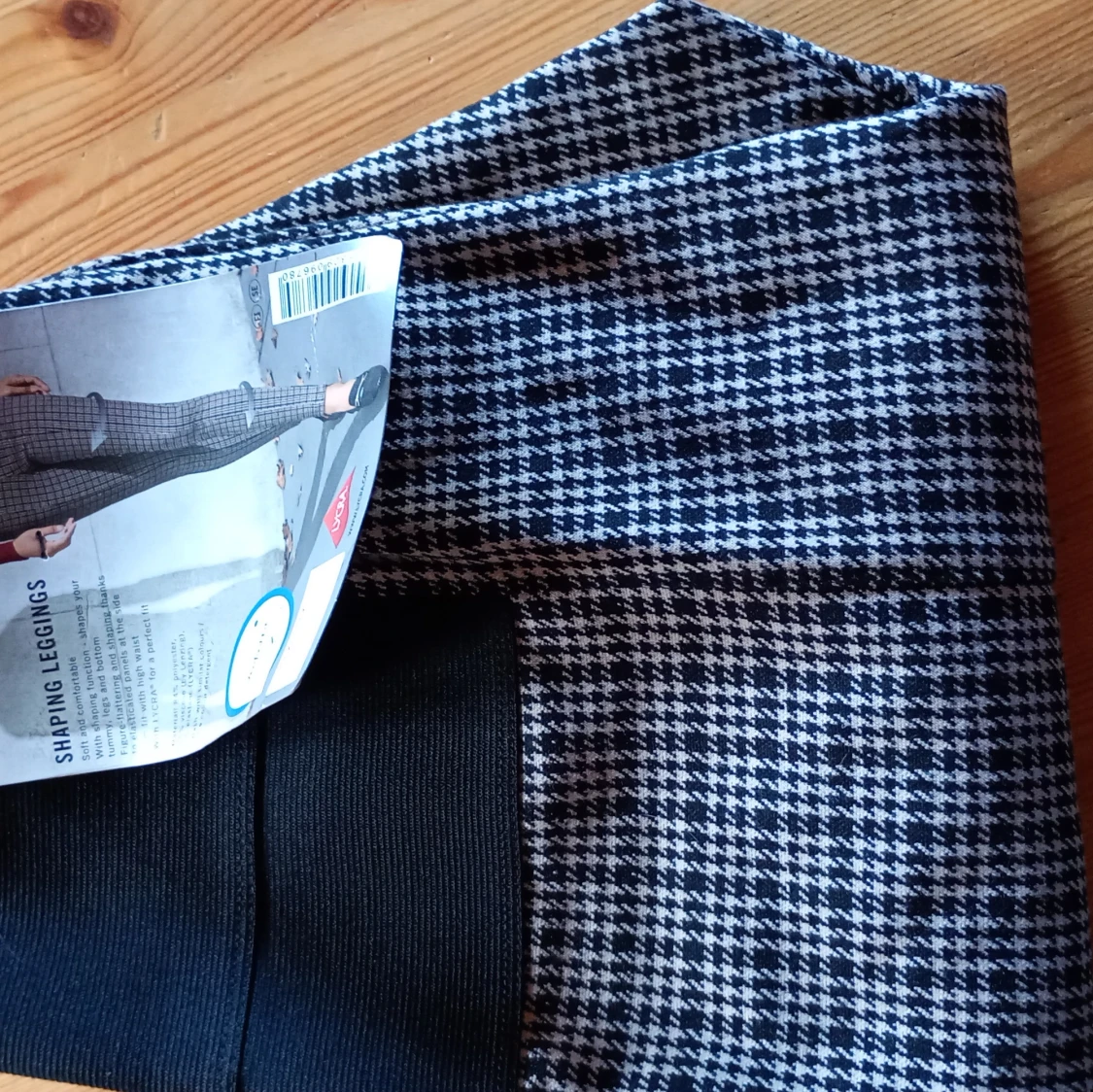 Rutmönstrade byxor i svart och vitt brunt stl  L - 4