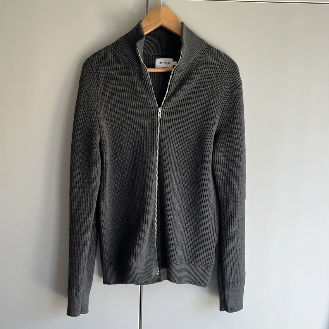 Fullzip från East West i nyskick - 2