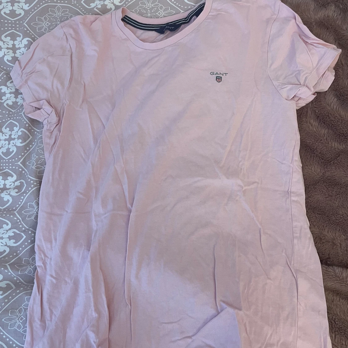 Rosa t-shirt från GANT - 1