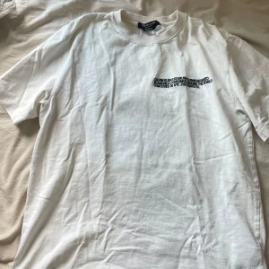 Vit Calvin klein t-shirt  - Vit t-shirt från Calvin Klein 