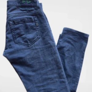 Dondup George  - Dondup George - Strl: 31 - Mycket bra skick - Nypris: 3499kr - Mitt pris: 999kr - hör av dig vid funderingar 💫