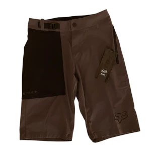 Fox shorts - Helt nya grå shorts från Fox Ranger med svart detalj på ena benet och Fox-logga framtill. De har justerbar midja med spänne och knapp, samt två fickor med zipper. Perfekta för aktiva cykel dagar.