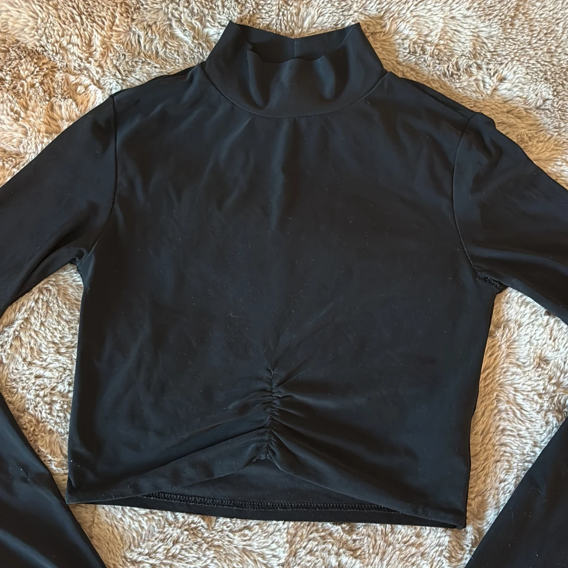 Svart långärmad topp från Rebecca-Stella - 1