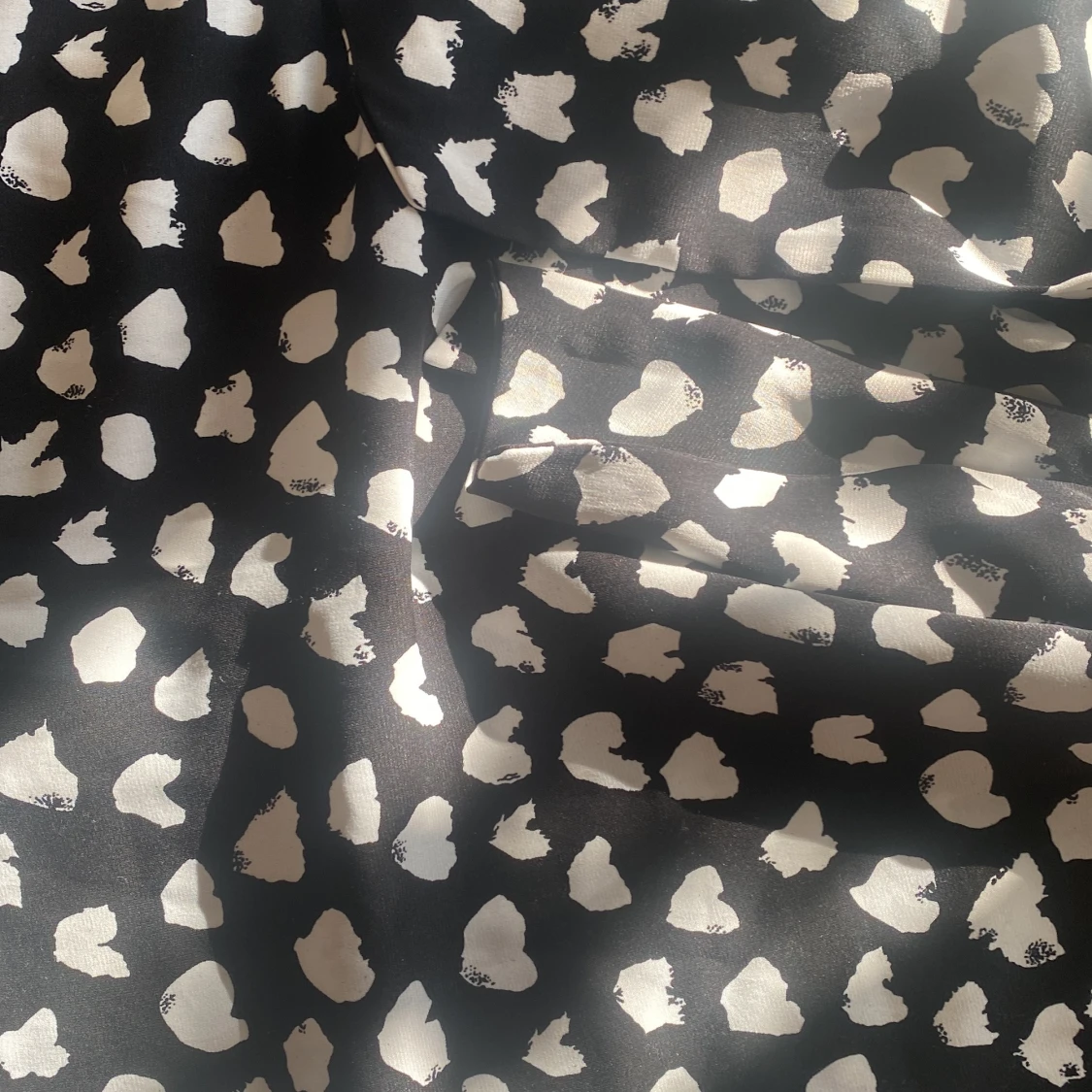 Svart kjol med hjärtmönster från Shein - 2