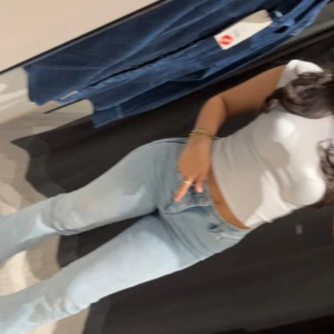 Jeans  - Fina jeans från Lindex st 36 passar Xs och M också den är väldigt strechig 