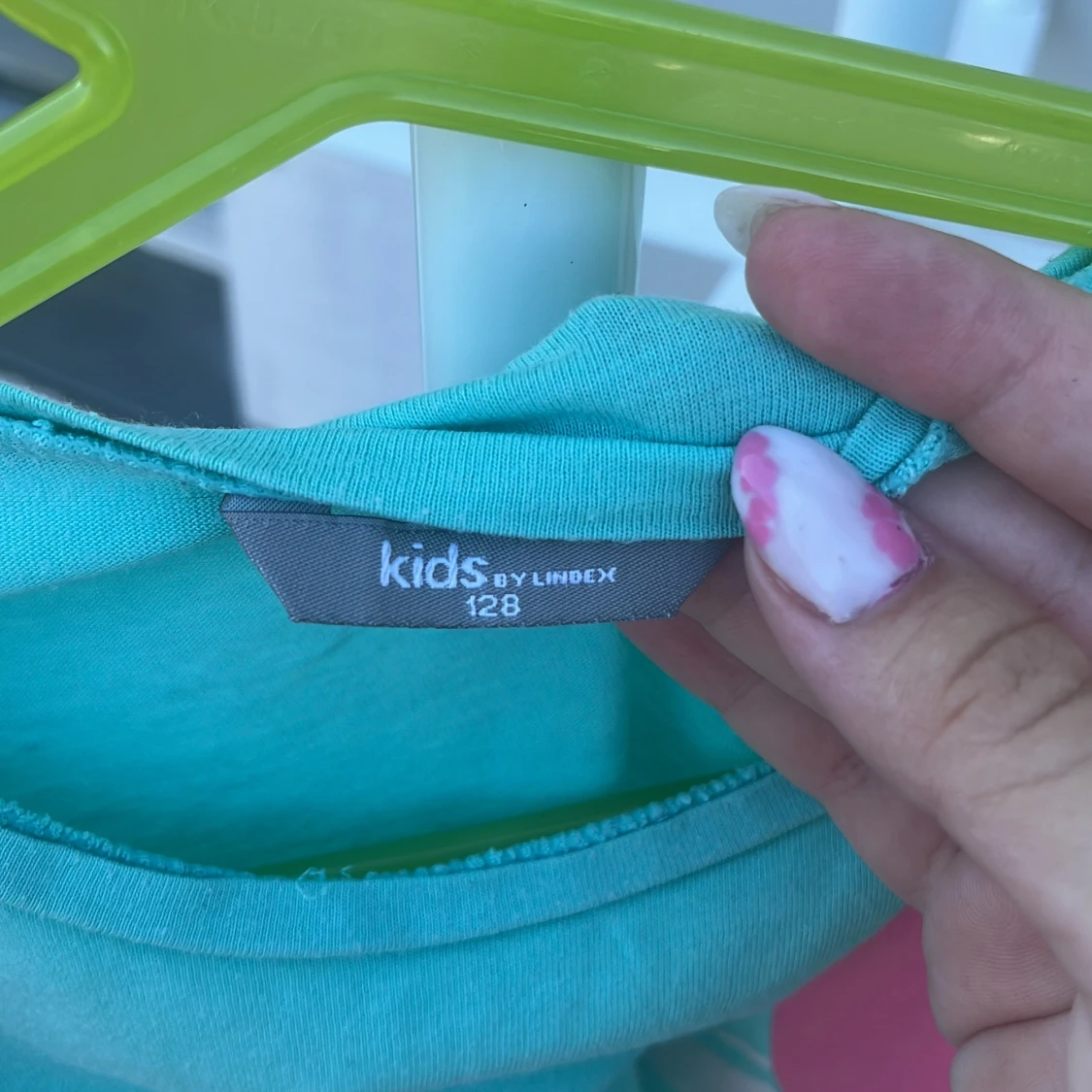 Turkos t-shirt med tryck från Lindex - 2