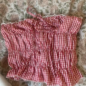 Söt topp från SHEIN  - Topp från SHEIN i storlek xs, Aldrig använd! 