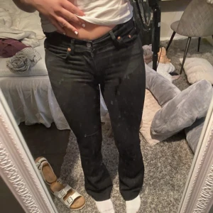 Svarta Low waist bootcut jeans ifrån Gina tricot - Low waist bootcut jeans från Gina tricot😊😊 storlek Xs