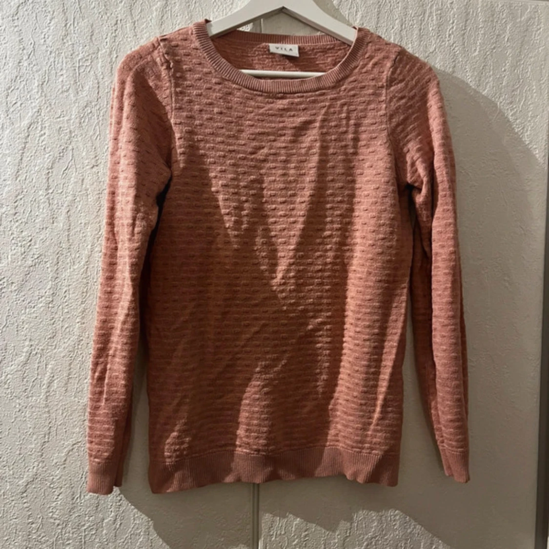 Rosa stickad tröja från Vila