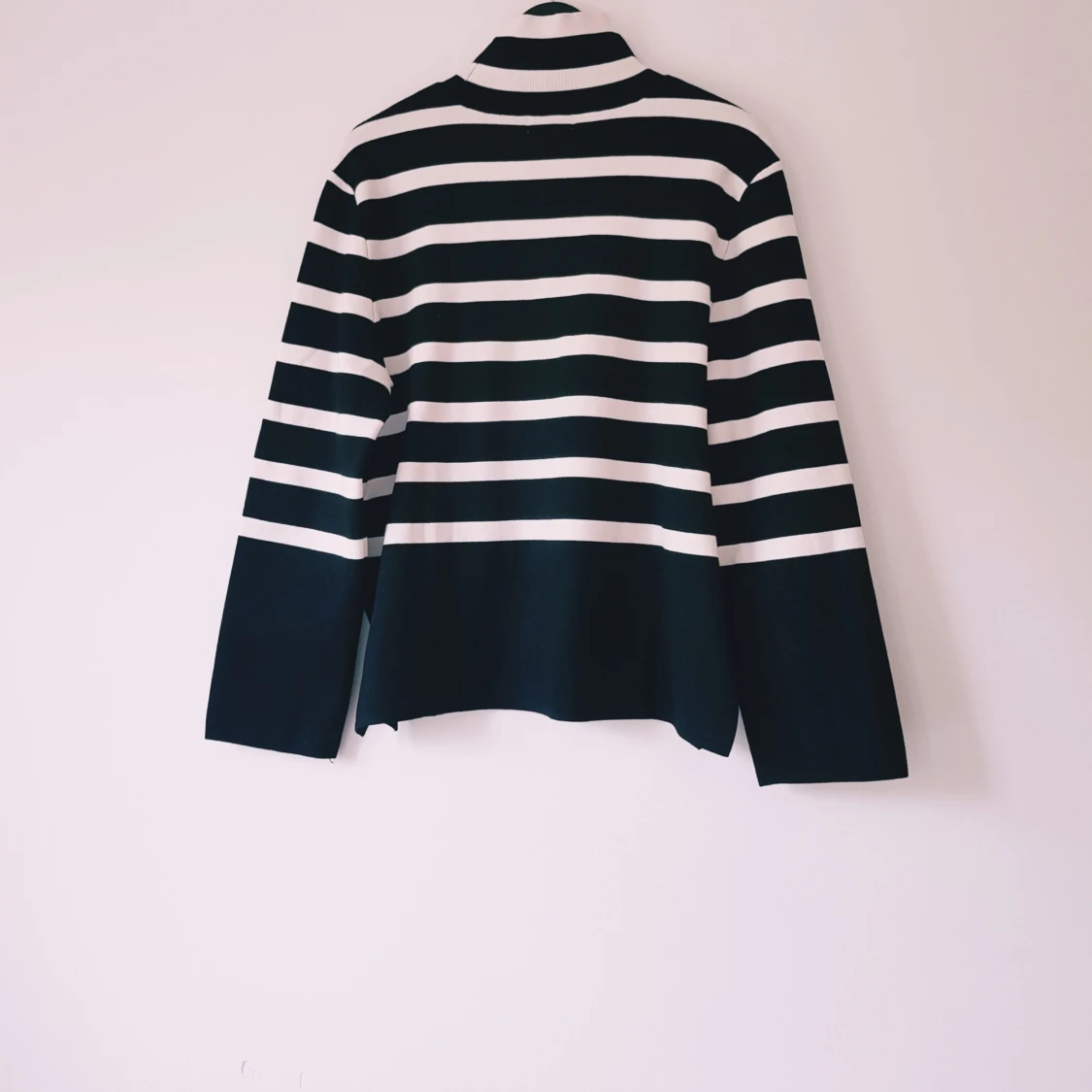 Randig polotröja från H&M svart/vit strl S - 1