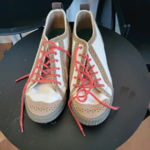 Claes Göran Sweden shoes - Made with real leather. Like new condition.  Pick up Obbola, can be brought to ica maxi, nus, vasaplan, or capio hc dragonen. Shipping avaible