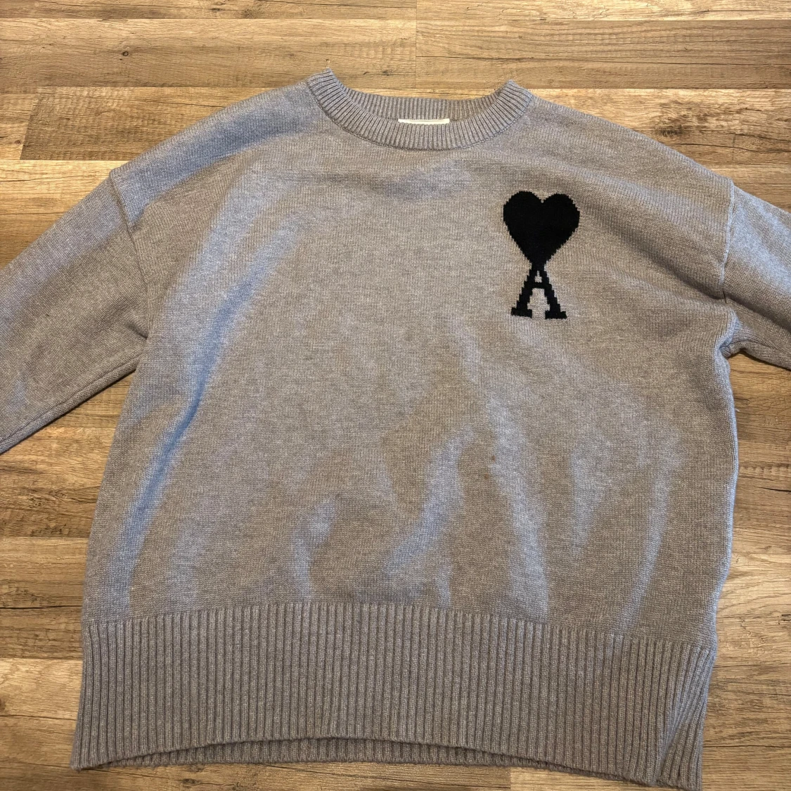 Grå stickad tröja från Ami Paris - 2