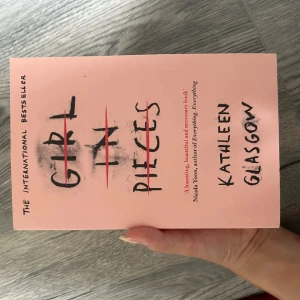 Girl in pieces - Aldrig läst