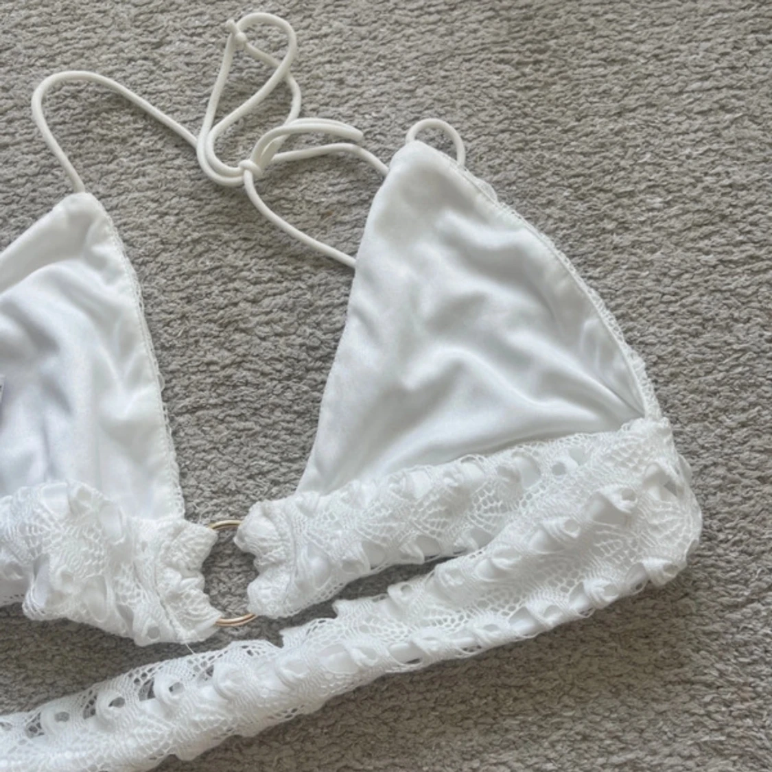 Vit topp med spets och knyt - 4