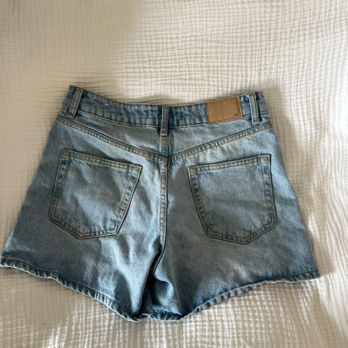 Ljusblå jeansshorts från Zara - 2