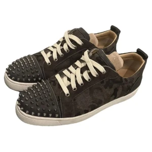Christian Louboutin skor  - Louboutins i prima skick, storlek 44,5. Skriv vid frågor/funderingar!