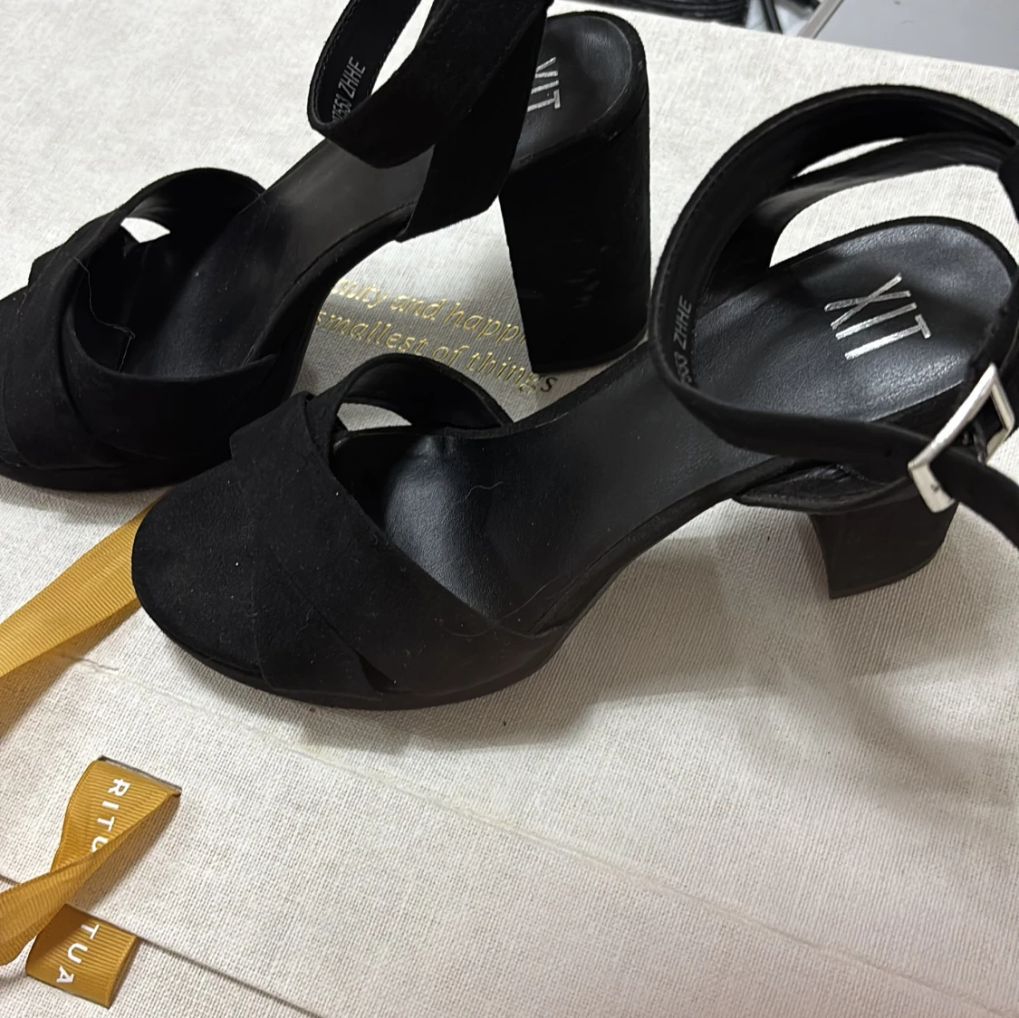 Svarta sandaler med klack från XIT - 1