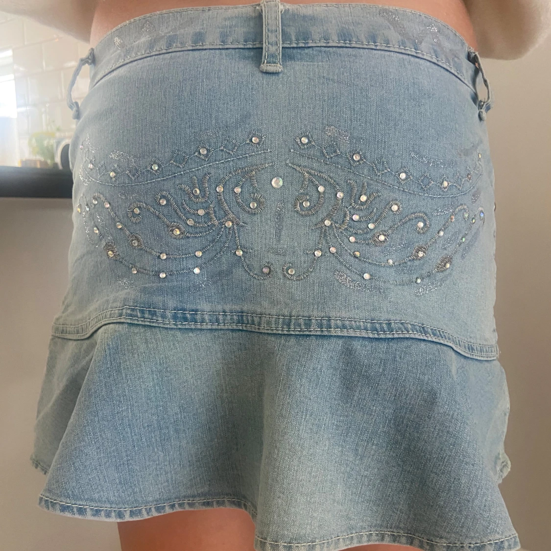 Ljusblå jeanskjol med glitter från Yuke Jeans - 1