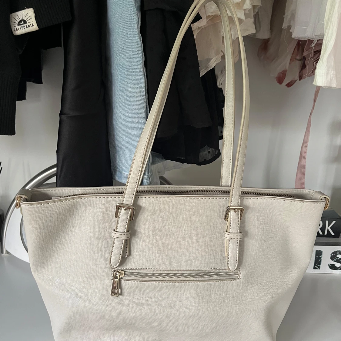 Beige axelväska från Valette - 1