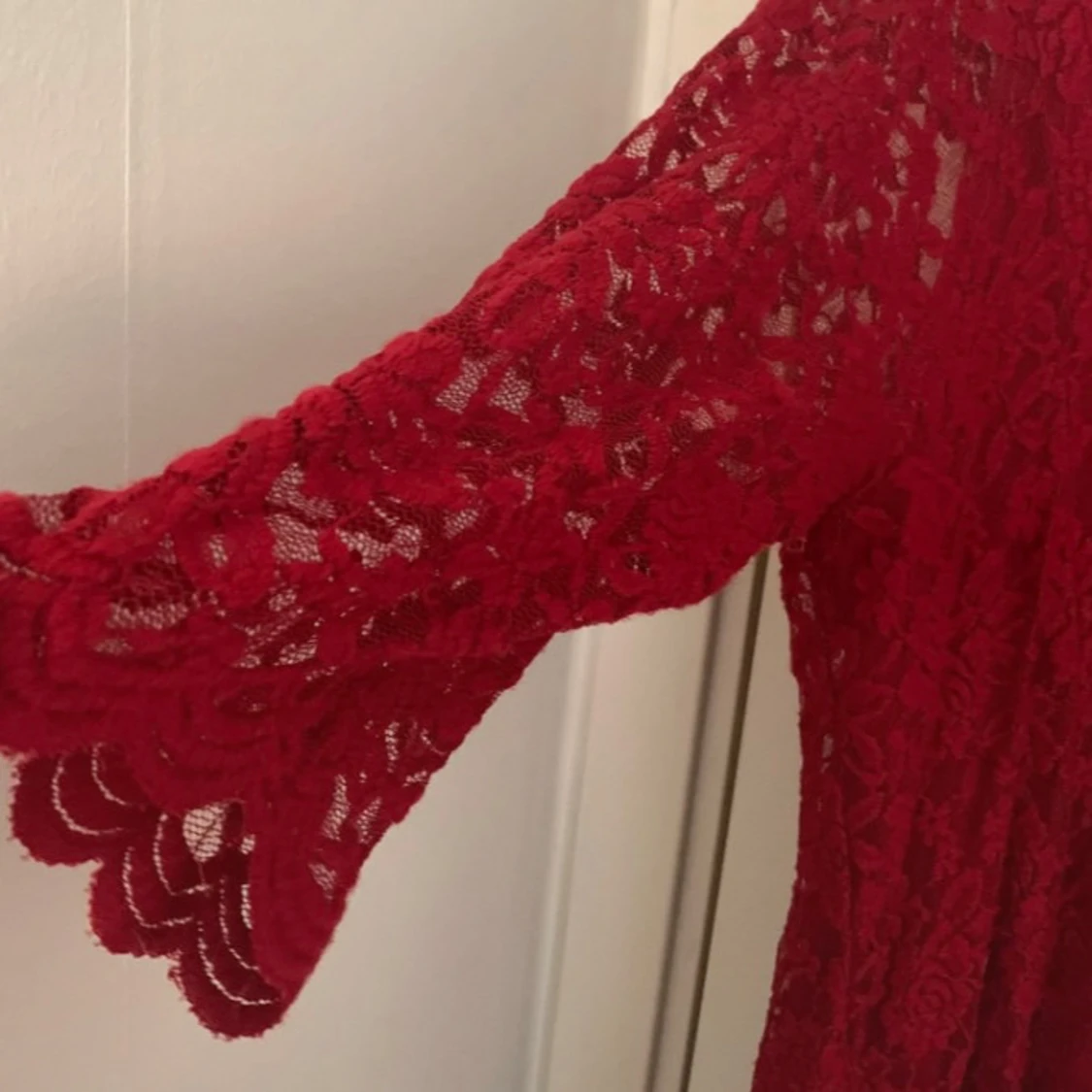 Röd spetsklänning från Isolde - 3