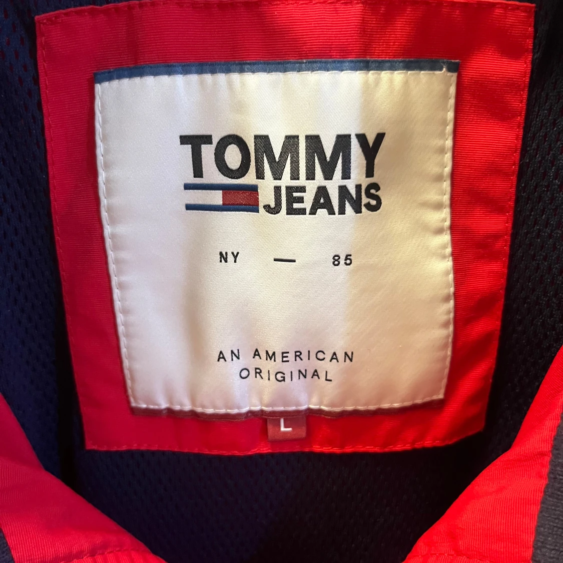 Röd vindjacka från Tommy Jeans - 3