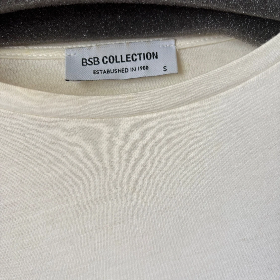 Vit topp med pärlade ärmar BSB Collection - 1