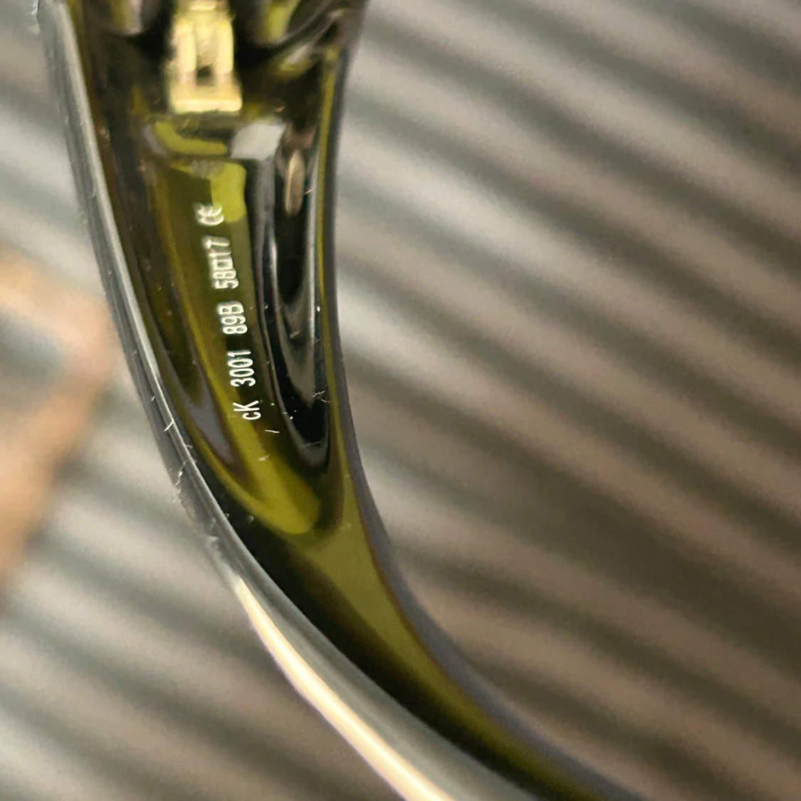 Gula solglasögon från Calvin Klein - 4