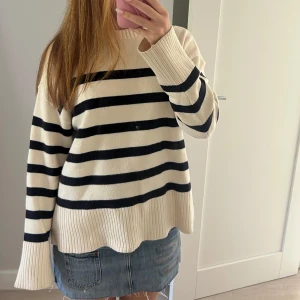 Randning stickad tröja zara - Super fin oversized stickad tröja med randigt mönster! Från Zara i storlek s ❤️