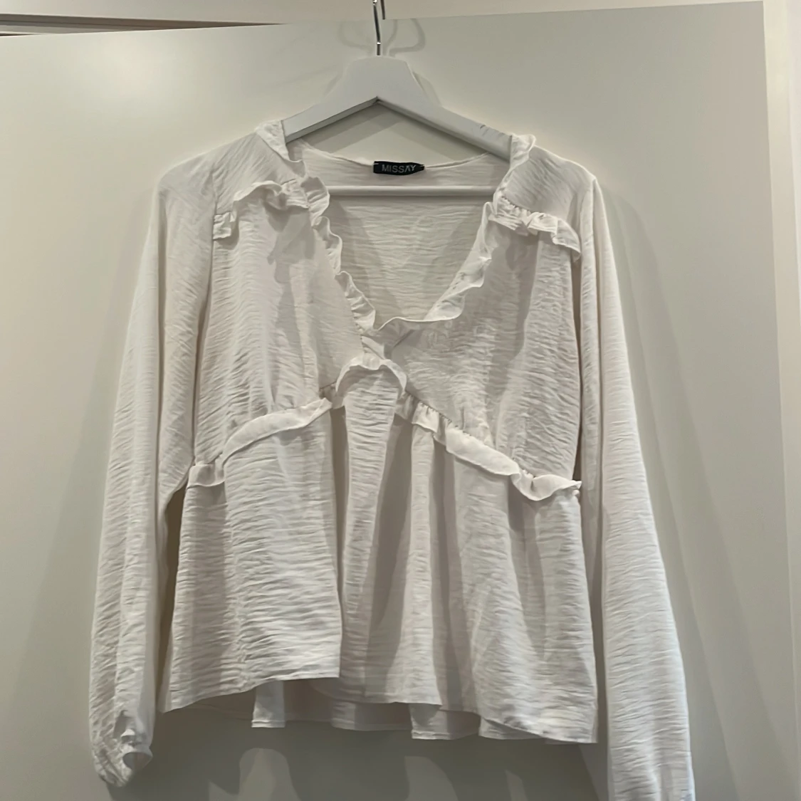 Vit volangblus från Missay XS