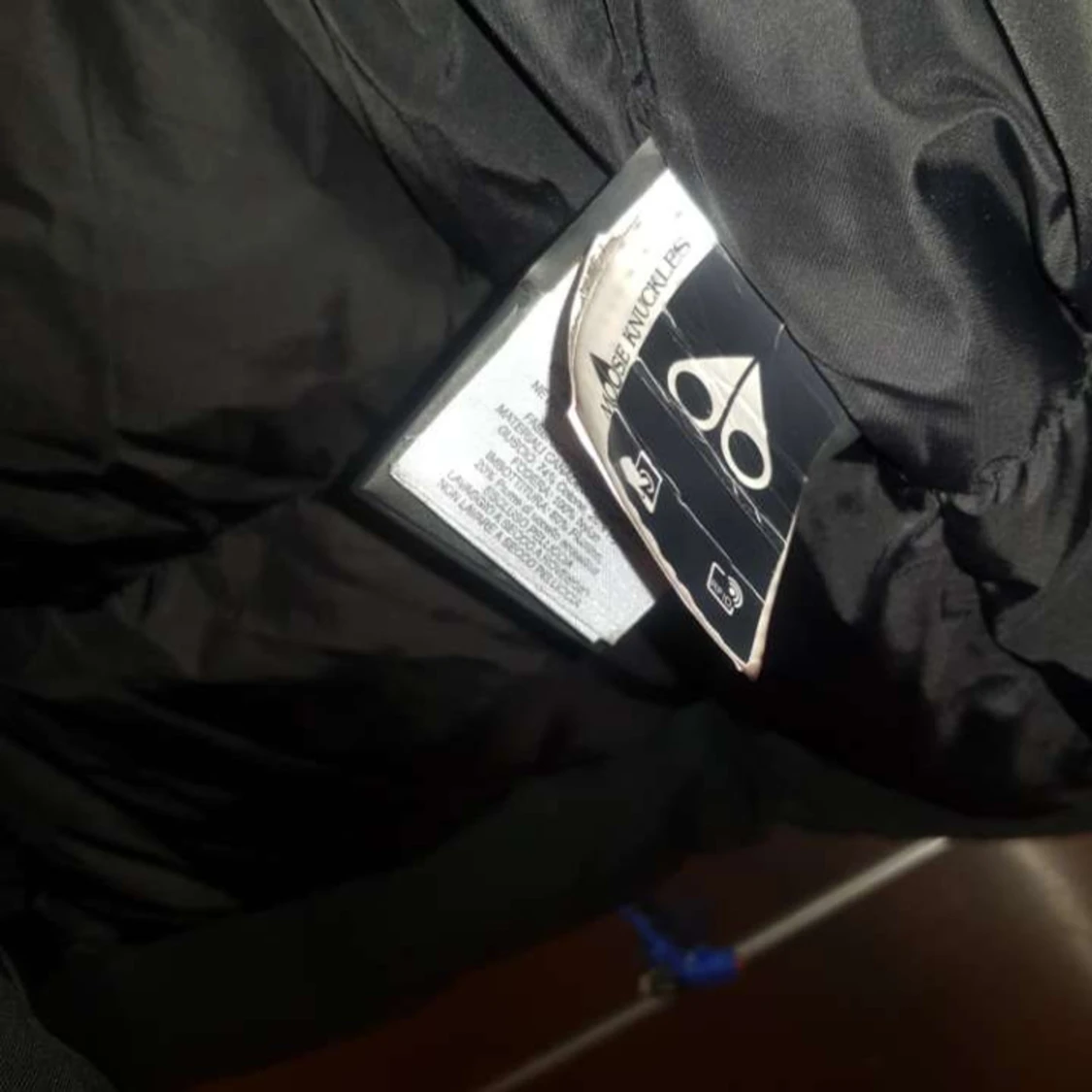 Svart parkas från Moose Knuckles  - 4