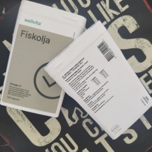 Fiskolja i kapselform. Två st nya förp.  - Bilden visar förpackningar med fiskolja (Omega-3) från Wellvita. Självklart nya. 