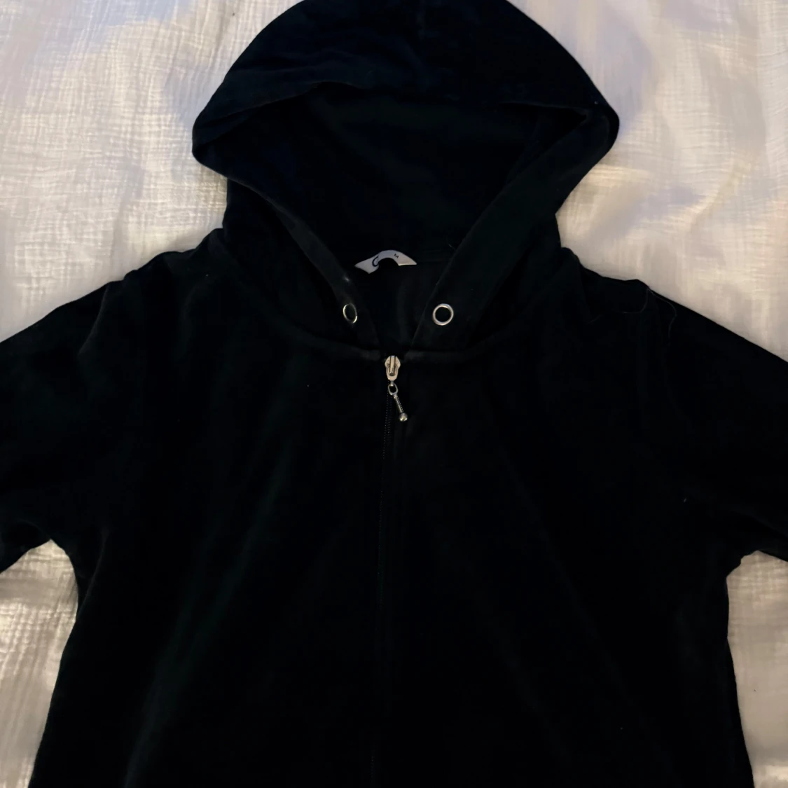 Svart velour hoodiejacka med dragkedja