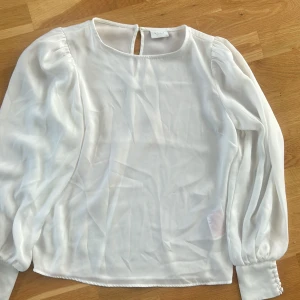 Blus från vila storlek 38 - Som ny, andvända 2 gånger