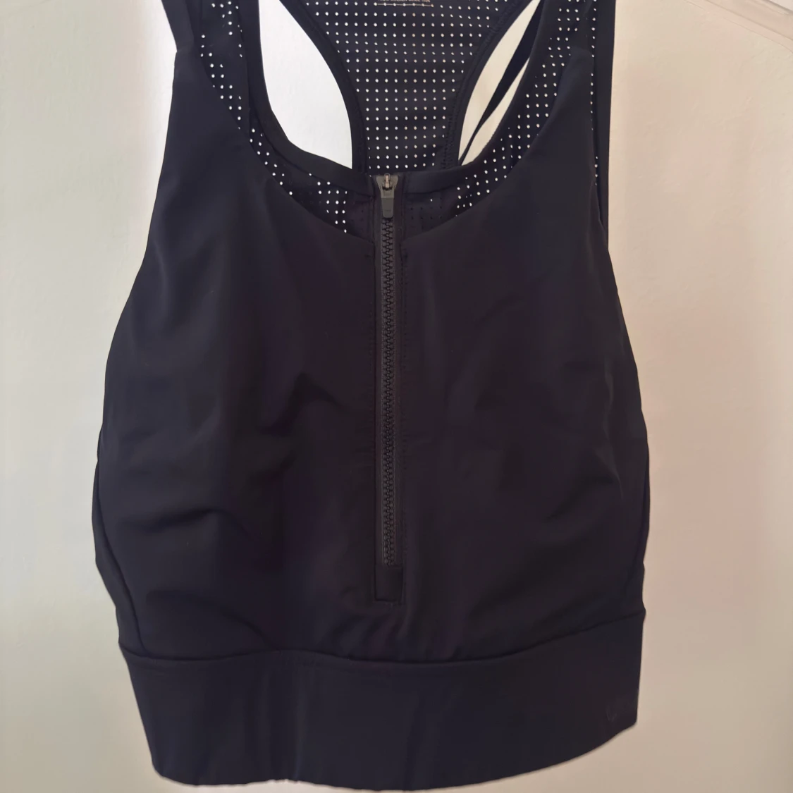 Svart sportig linnetopp med dragkedja - 3