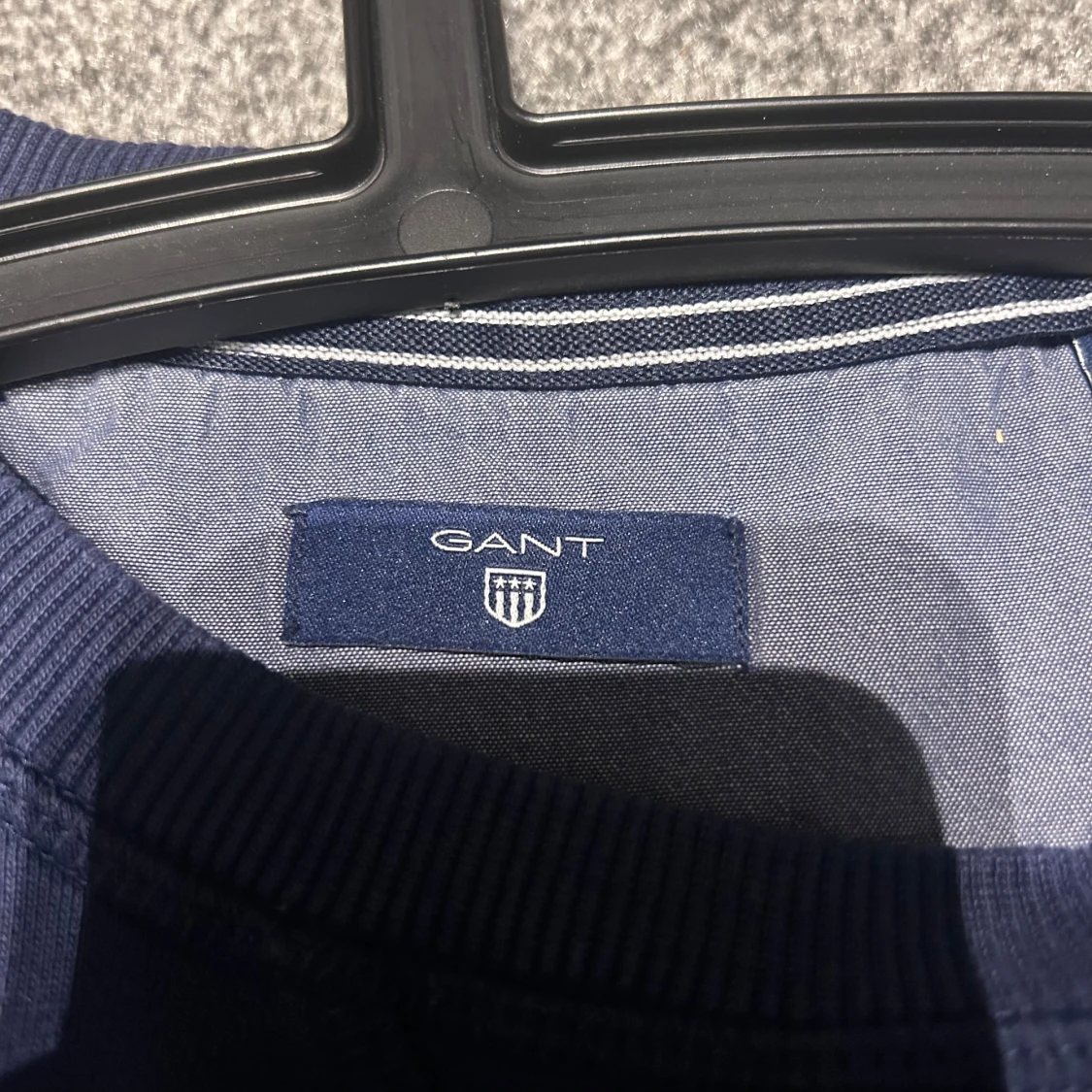 Mörkblå sweatshirt från GANT - 2