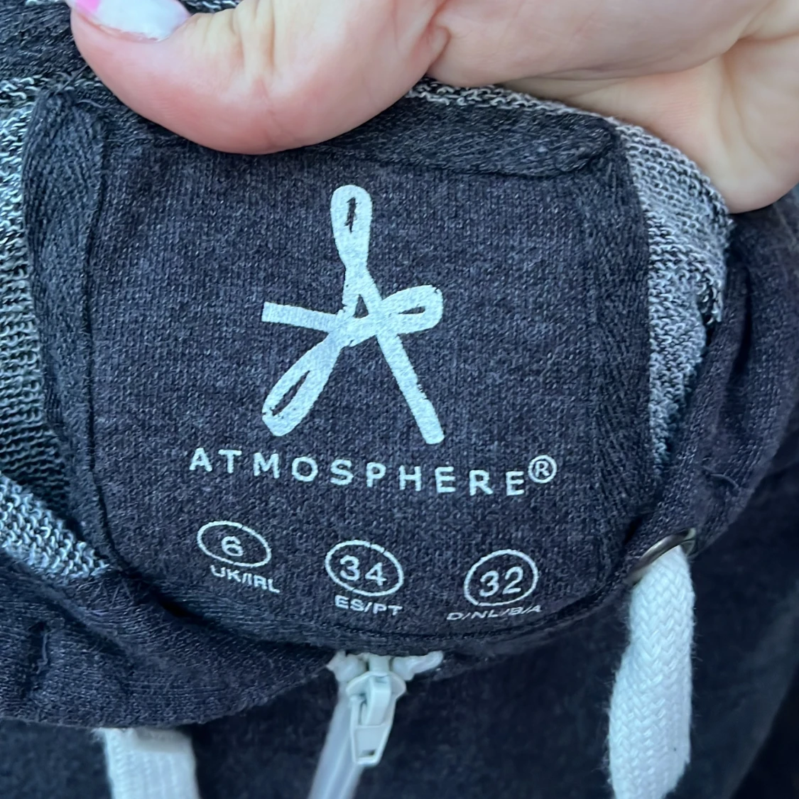 Mörkgrå hoodie från Atmosphere - 2