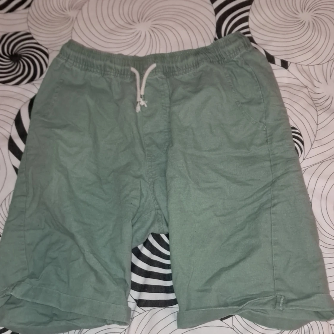 Gröna shorts med snörning från SPRINT