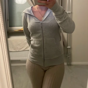 Grå zip up  - Mjuk och skön 
