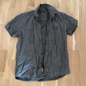 Vintage Skjorta  - Fet skjorta från Jack & Jones 😛 storlek L är 180+ o passar mig Perfa!