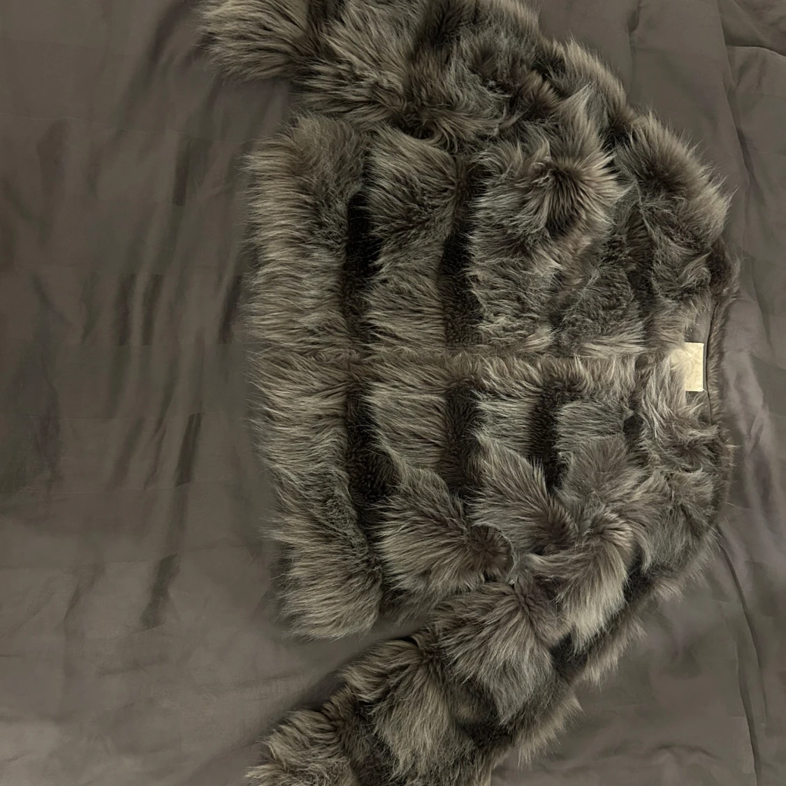 Grå pälsjacka med ränder - 2