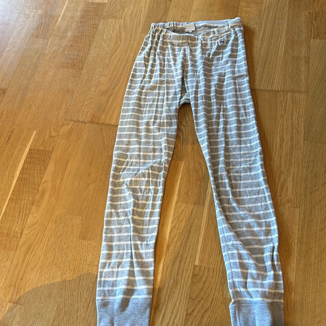 Grå- och vitrandiga långkalsonger från Polarn O. Pyret - 1